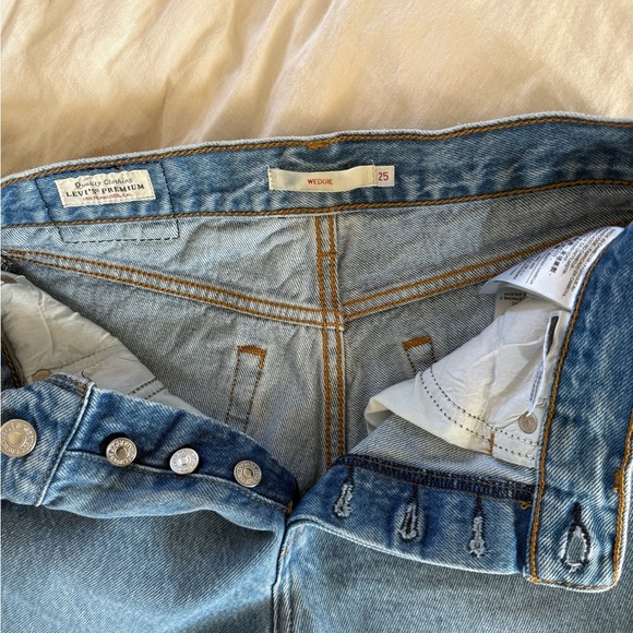 Levi’s Premium High Rise Wedgie Straight Jeans size 25 - Picture 3 of 5